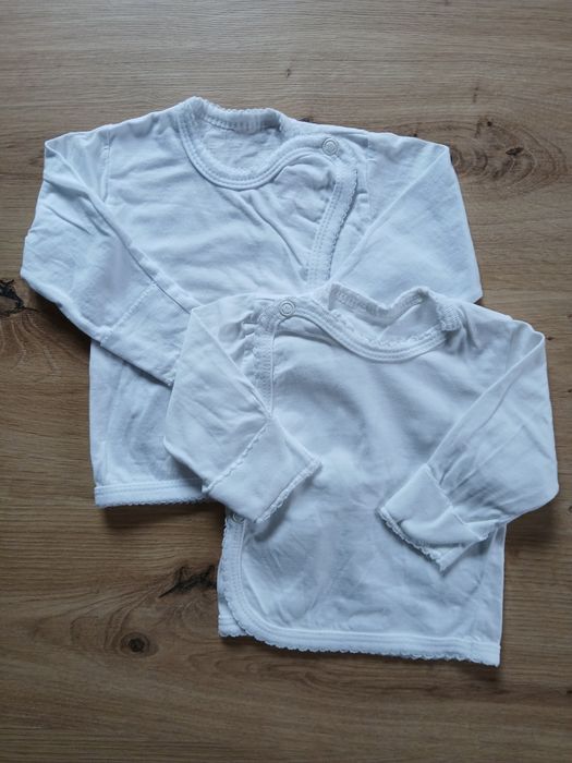 Białe kaftaniki, koszulki kopertowe z falbanką, r. 56-62