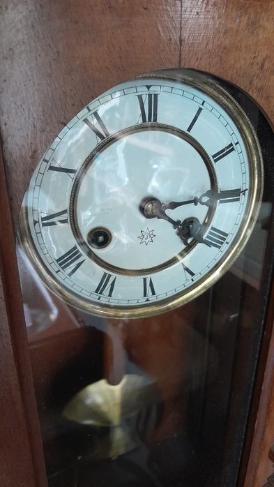 Zabytkowe zegary wiszące
