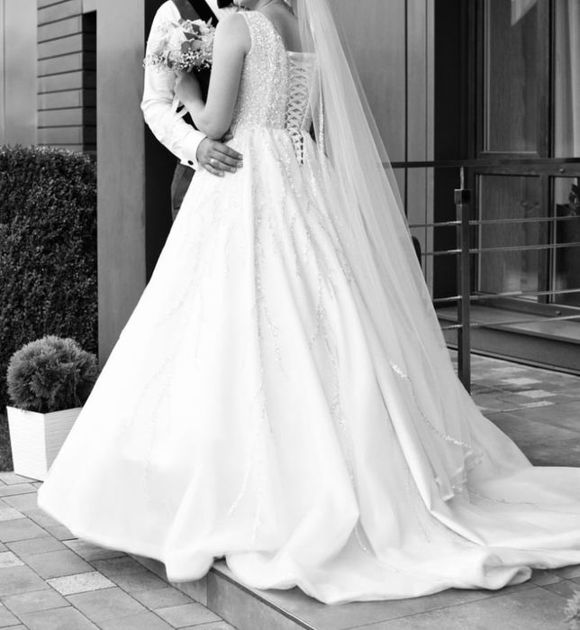 Продається весільна сукня