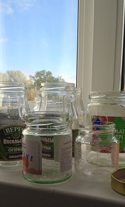 Скляні банки різні