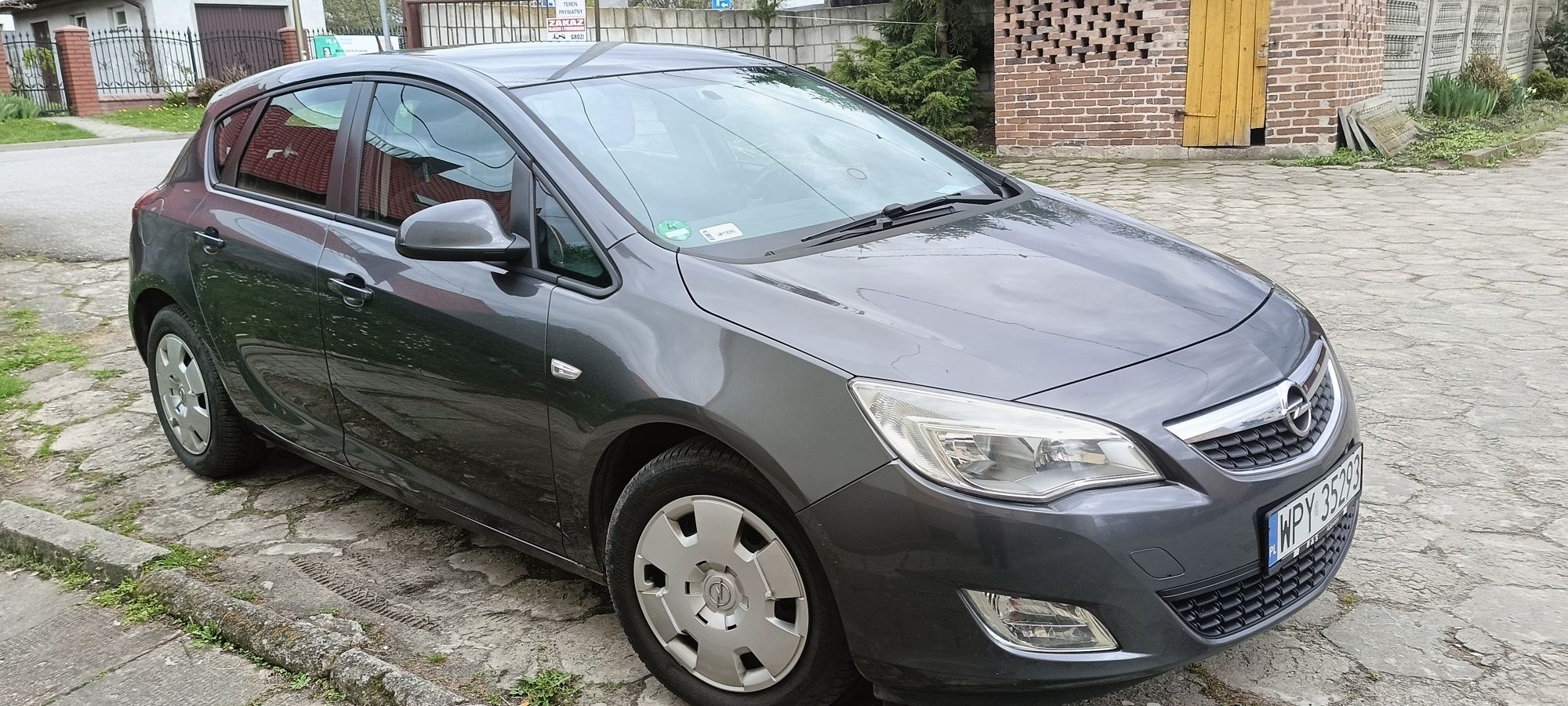 Opel Astra J  2010r 1.6 benzyna