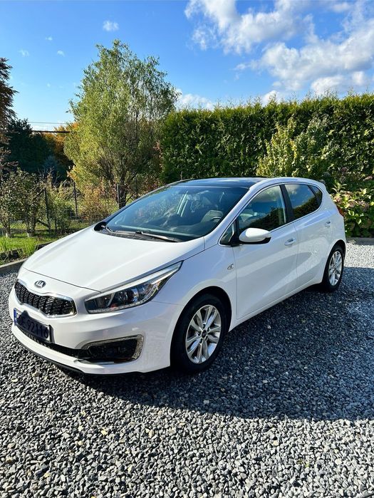 Kia Ceed Kia Ceed II 1.6  • 2016 • 56 400 km • Bogata wersja • Biała perła