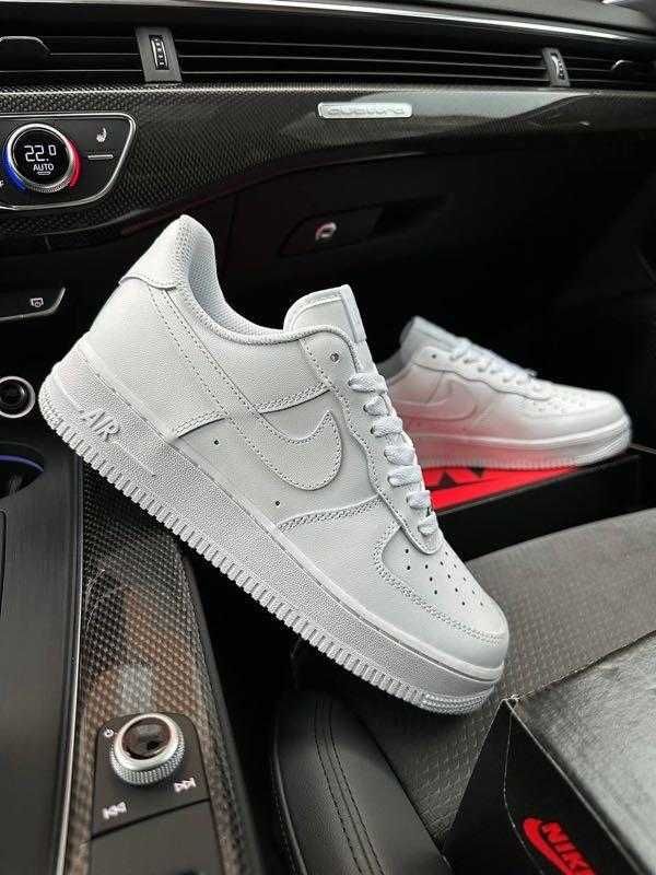 Весняно-літні чоловічі кросівки Nike Air Force Classic White