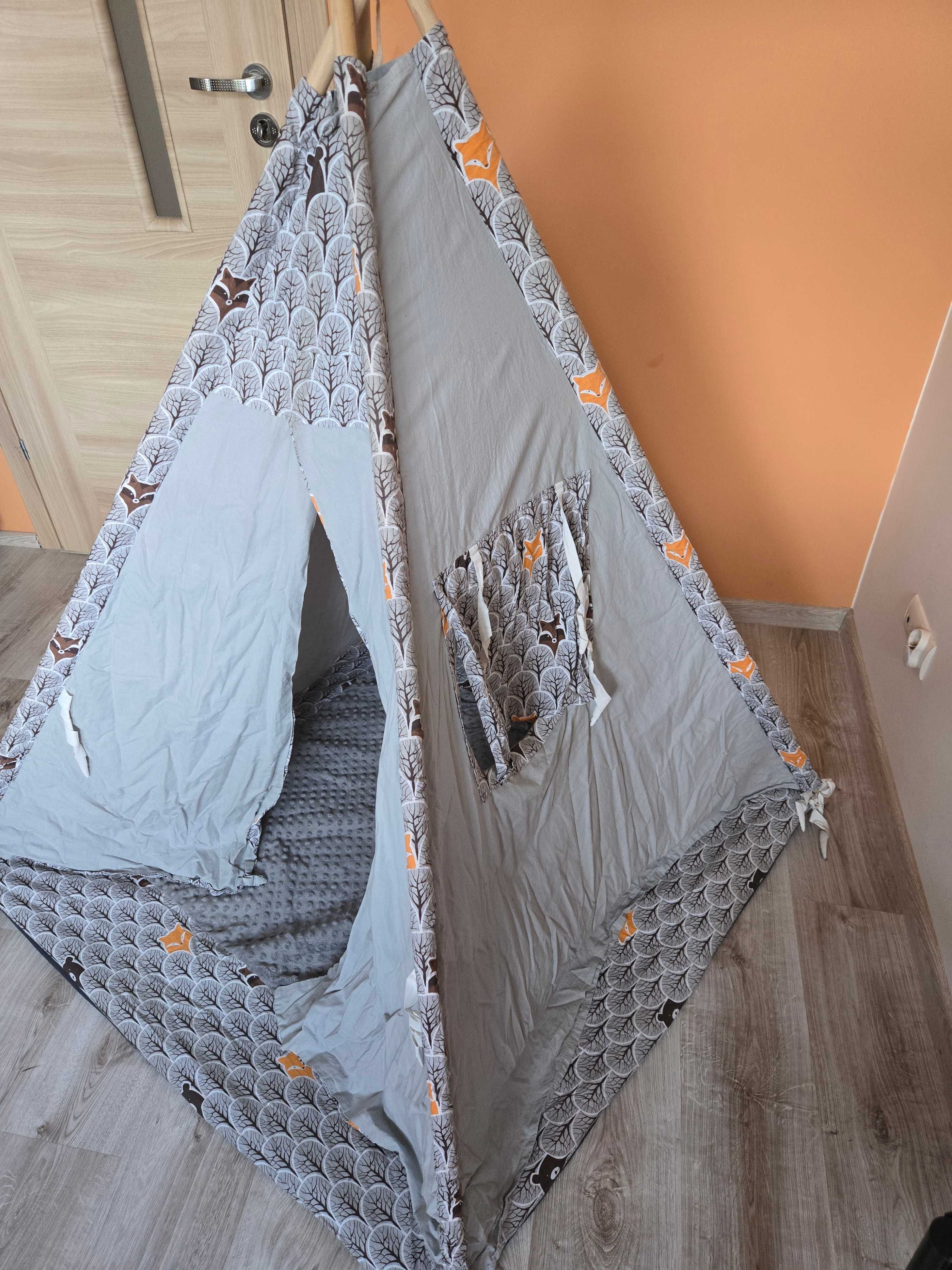 Namiot Tipi z matą, poduszkami i materiałowym koszem 120x120x180