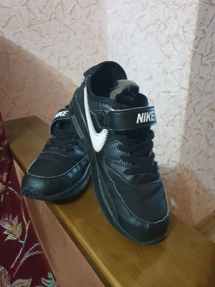 Кроссовки NIKE 33 р