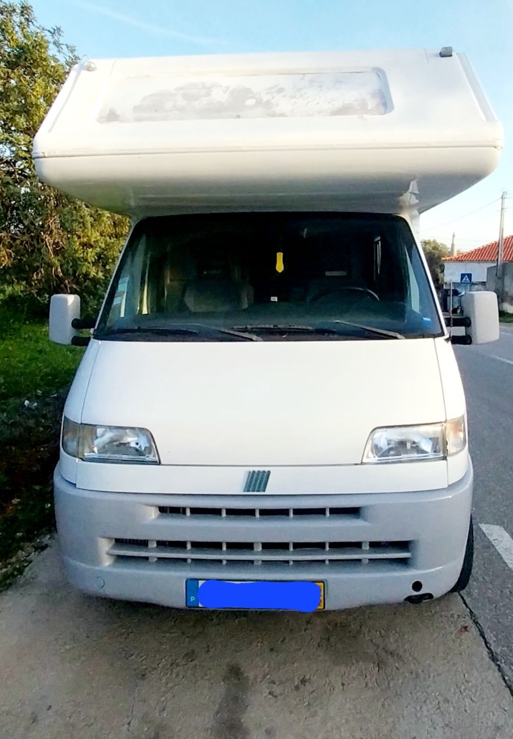 Aluga-se autocaravana