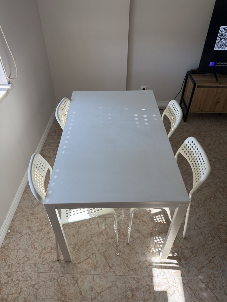 Mesa + 4 cadeiras
