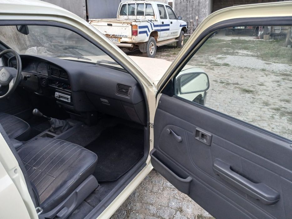 Carrinha Toyota Hilux caixa aberta