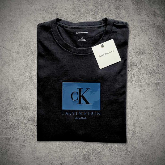 Оригінал футболка Calvin Klein розмір L чорна