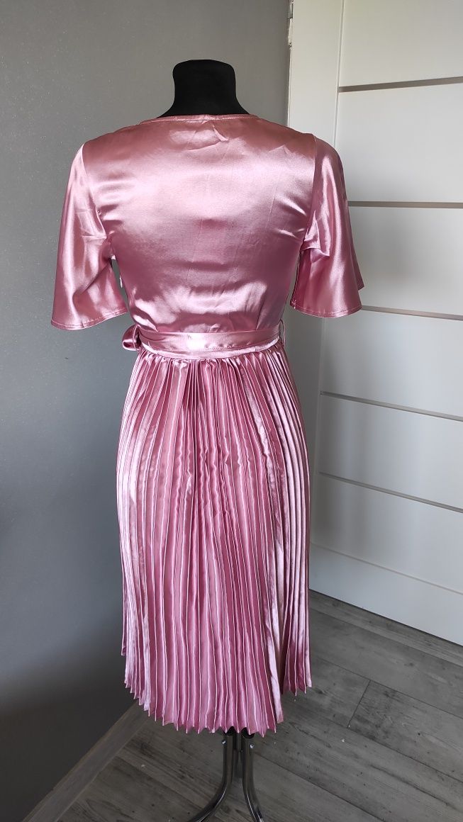Midi plisowana sukienka w kolorze cukierkowego różu XS