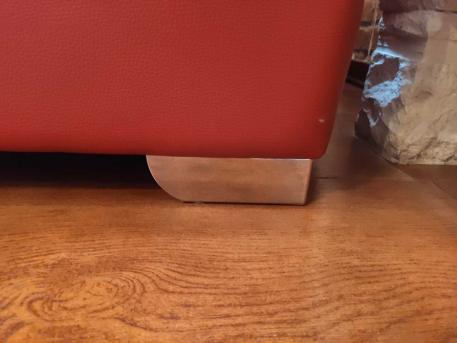 Sofá usado com pequeno defeito