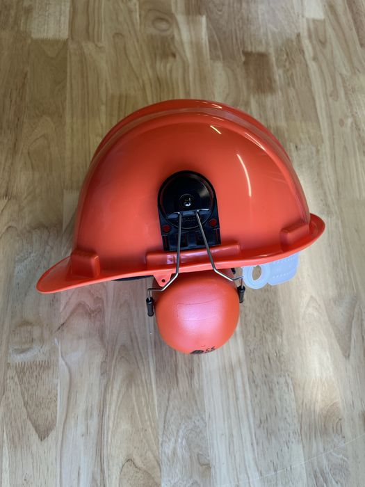 Kask ochronny z nausznikami