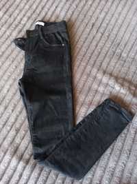 Класичні чорні джинси