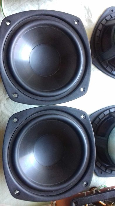 Części do kolumn zwrotnice,głośniki,ramki,plastiki,przełączniki