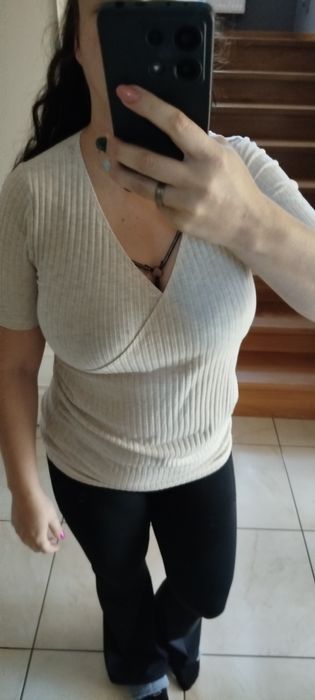 Bluzka prążek z dekoltem