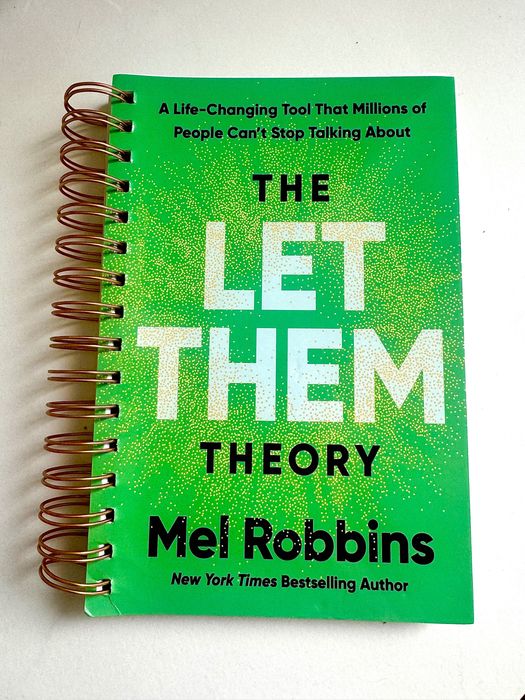 „ THE LET THEM Theory „ by Mel Robbins książka po angielsku NOWA