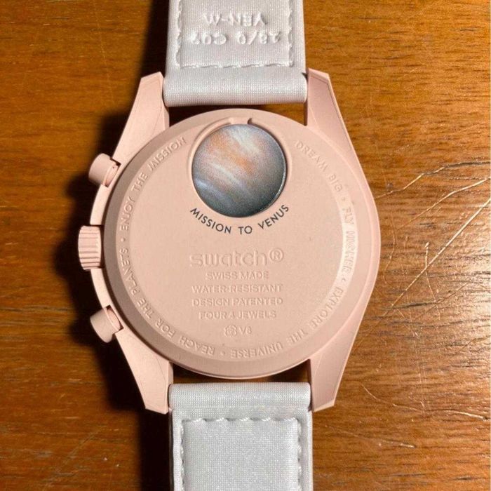 Misja Wenus: Omega x Swatch SO33P100 w Kolekcji Moonswatch