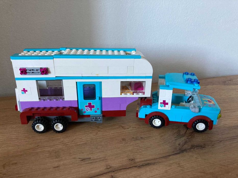 конструктор LEGO Friends Ветеринарная машина для лошадок (41125)