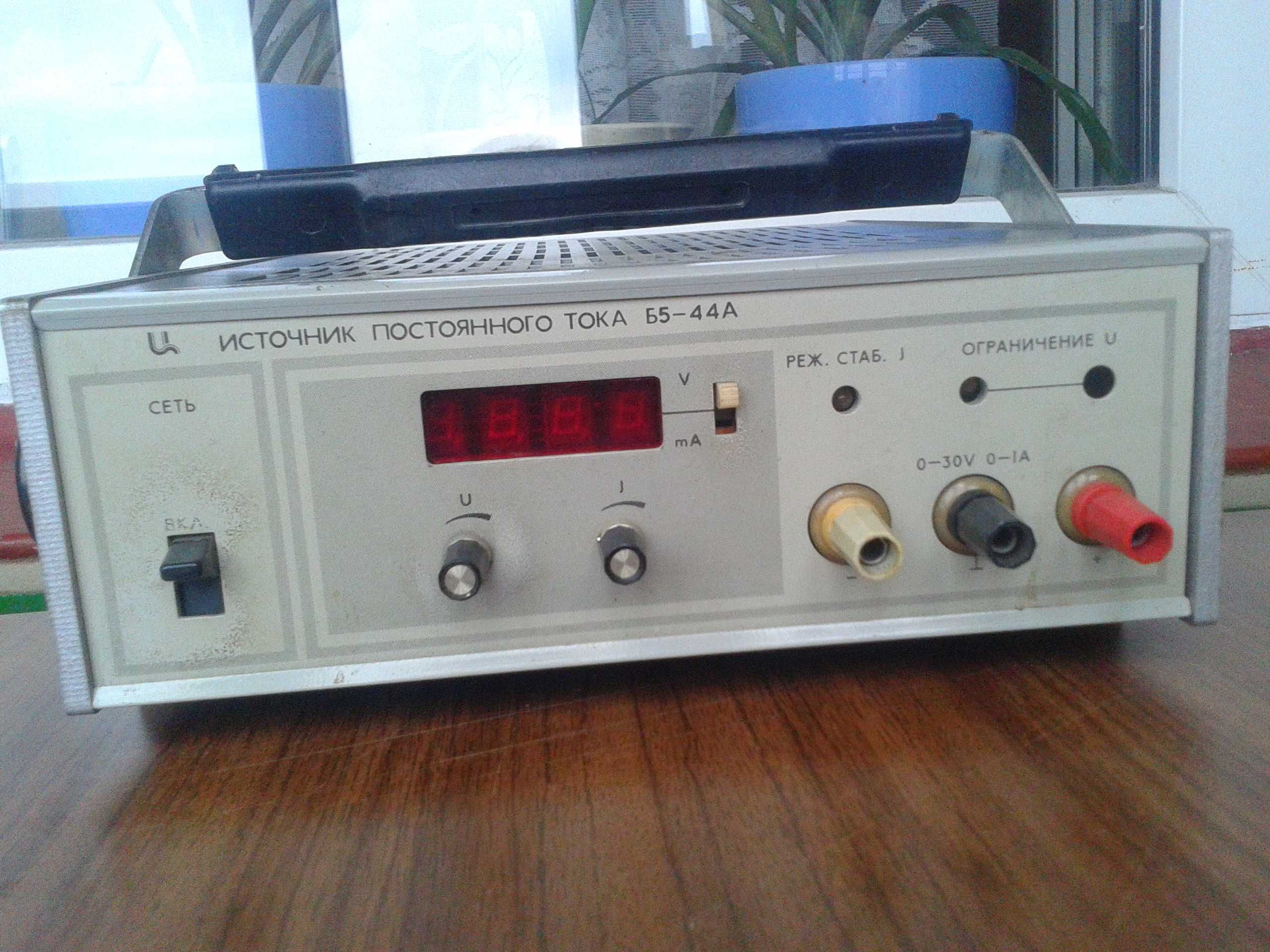 Генератор сигналів низькочастотний Г3-118.