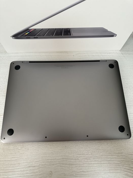 MacBook Pro 13” 2020 Space Gray - i5/8GB/256GB SSD