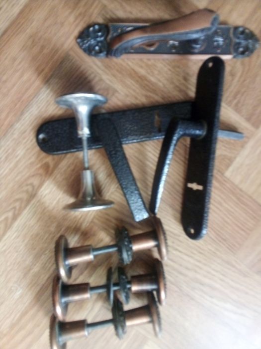 Продаю дверные ручки и замки