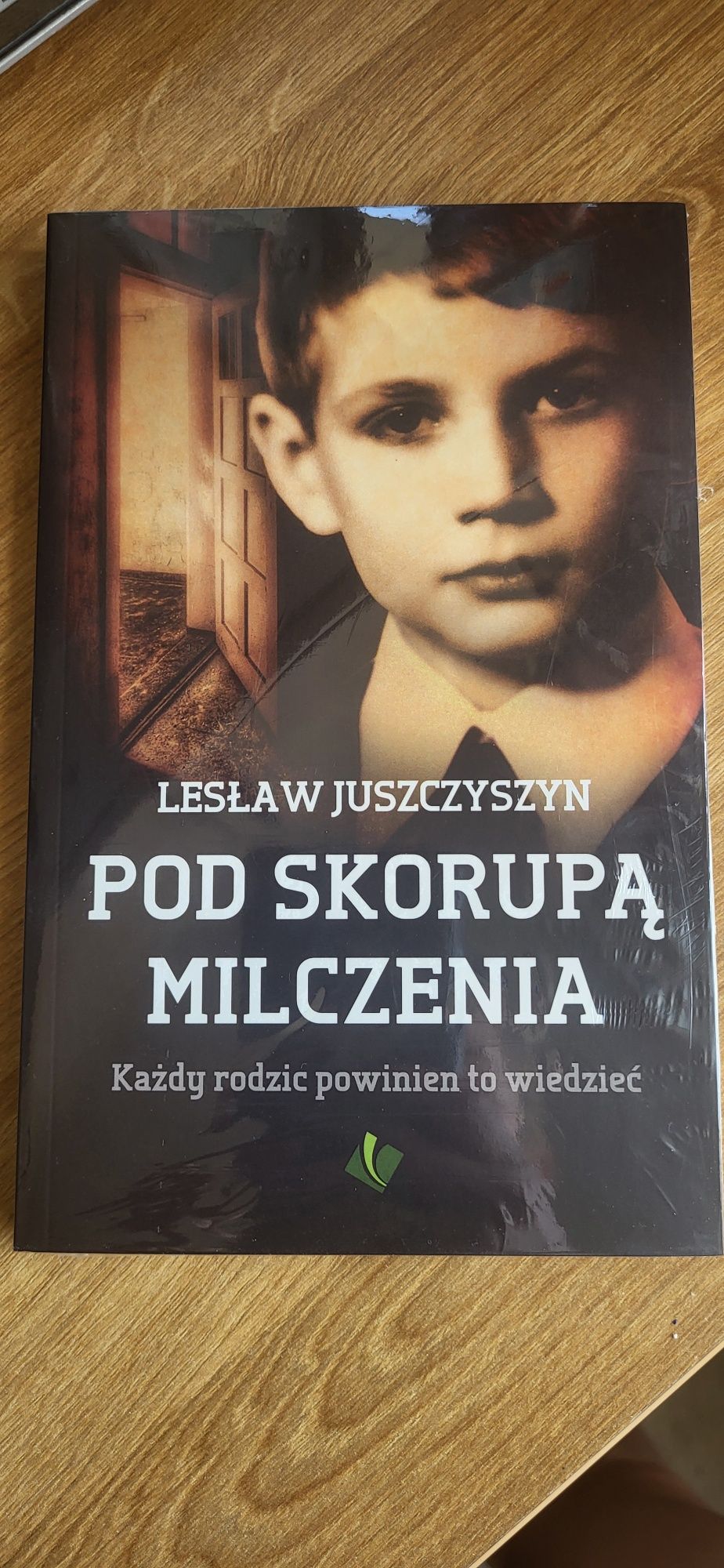 Pod skorupą milczenia Lesław Juszczyszyn