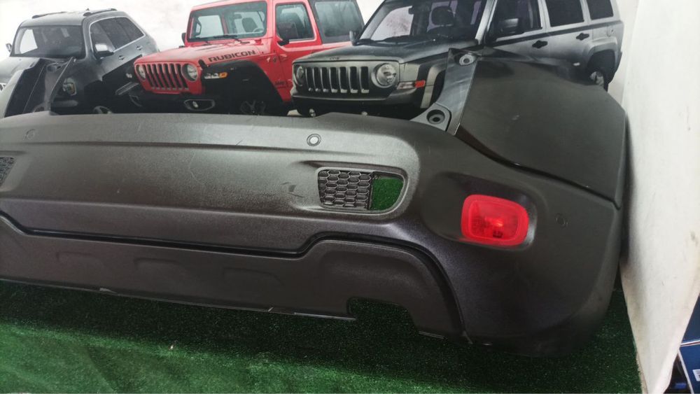 Задній бампер Jeep Renegade під парктроніки 2014-2019  5VW93LXHAA