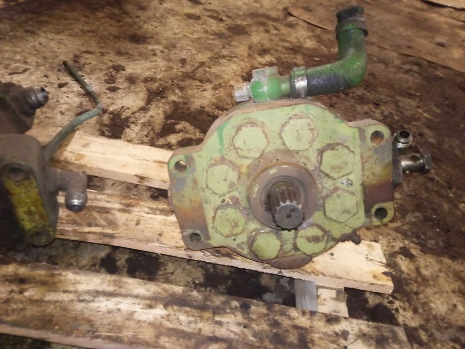 John Deere 2140 pompa hydrauliczna 3040 podnosnika 3350 tłoczkowa 2850