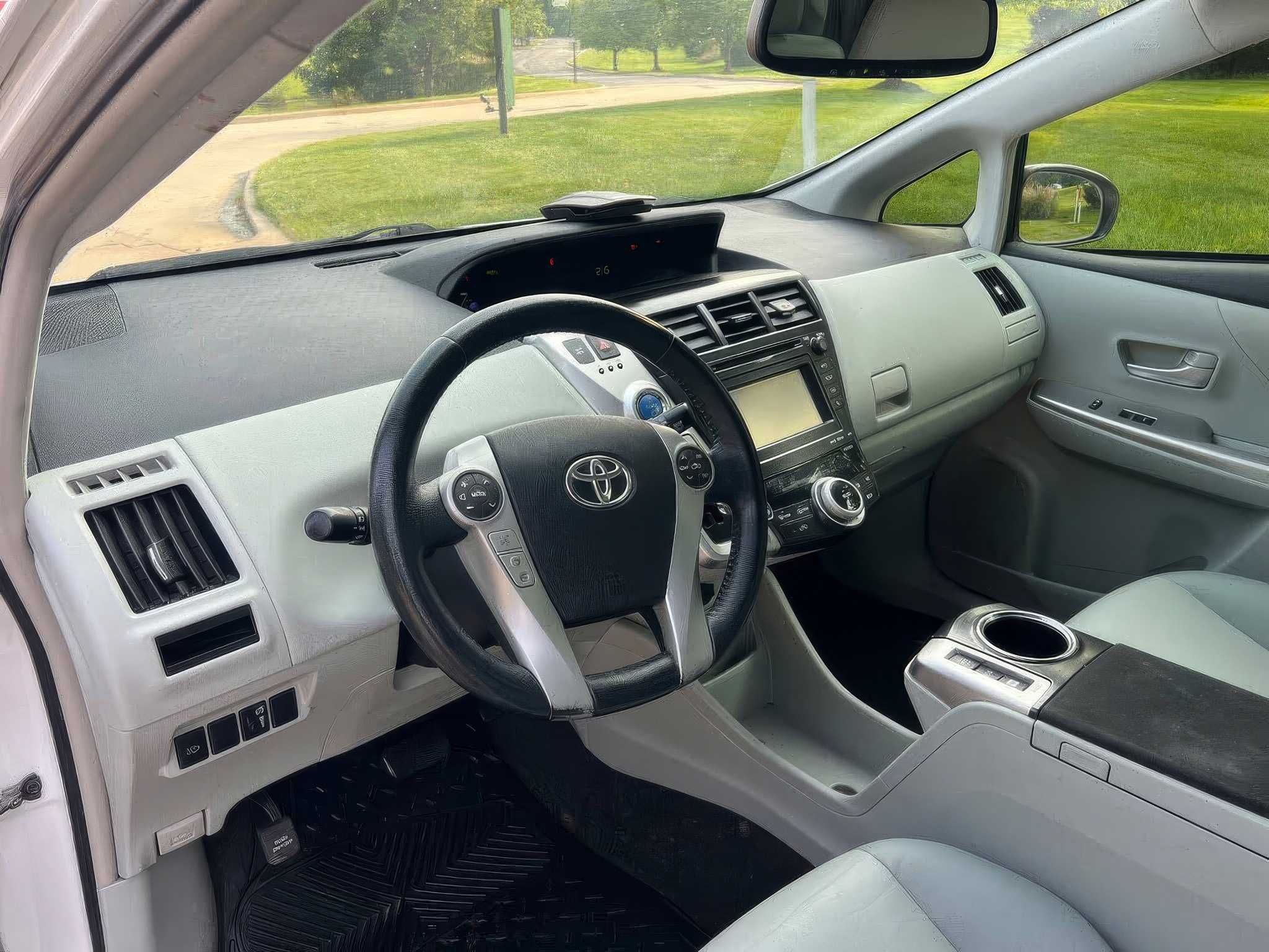 2013 Toyota Prius v Five