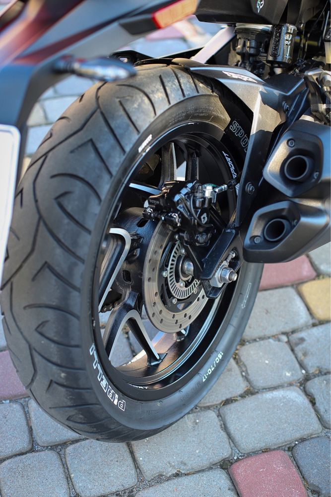 Bajaj Dominar 400