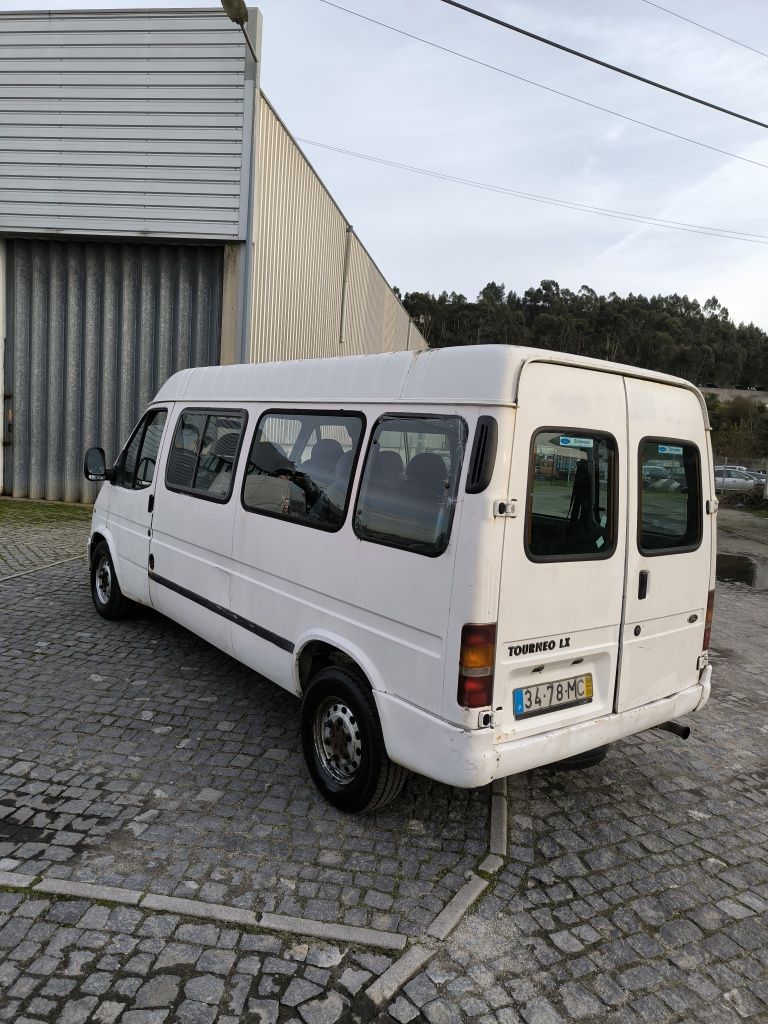 Vendo ou troco Ford Transit tourneo 9 lugares ler a descrição negociáv