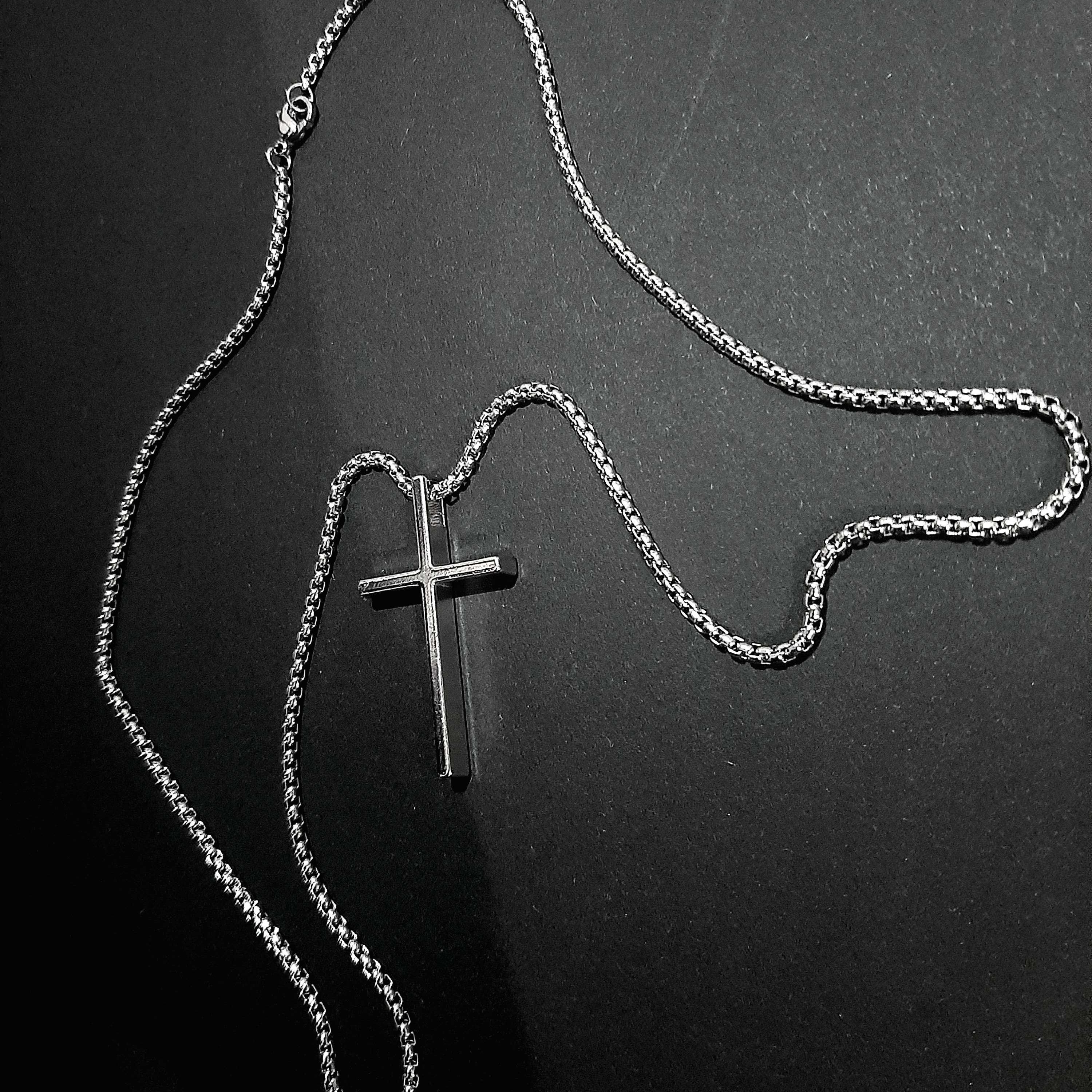 Łańcuszek tytanowy łańcuch z krzyżykiem krzyżem NOWY duży