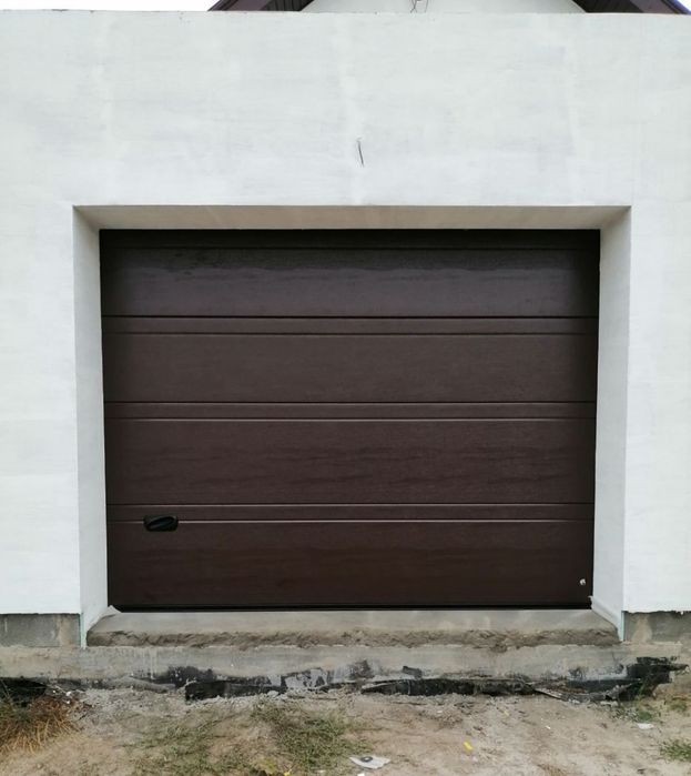 Гаражні секційні ворота , ролети та монтаж