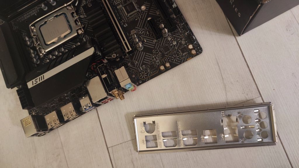 I5 13500 płyta z wi fi 16 gb ddr4 rgb 1tb ssd