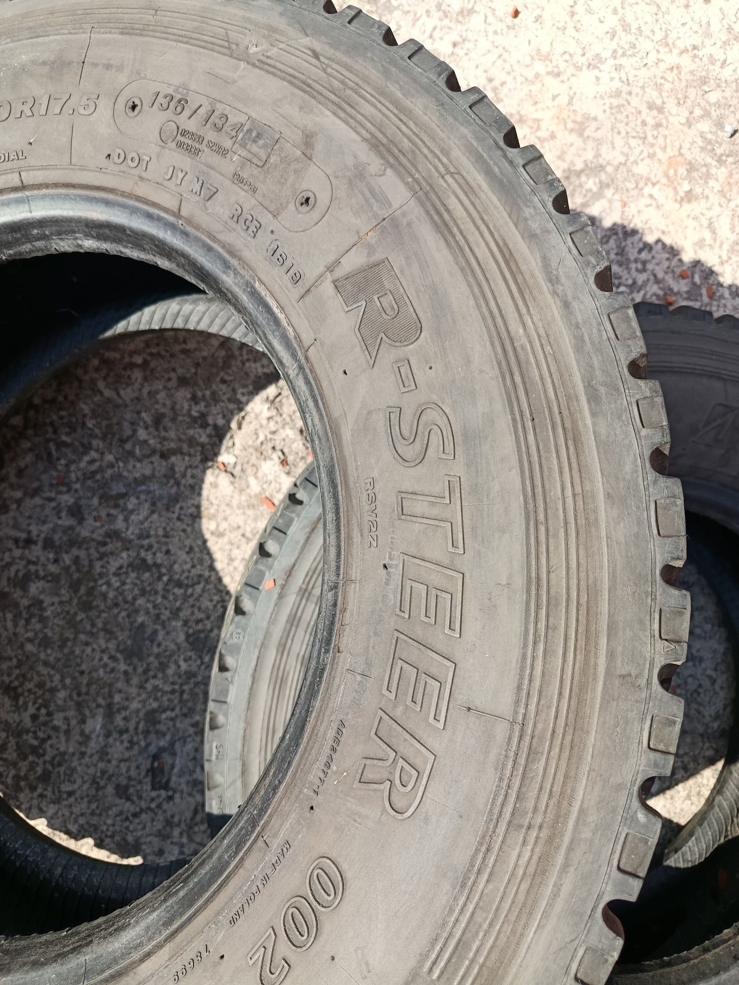 Шины R17.5 245/70 грузовые Michelin, Bridgestone