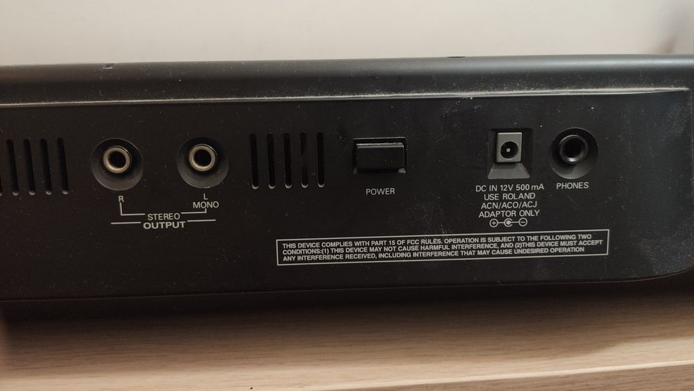 Órgão eletrónico Roland E14