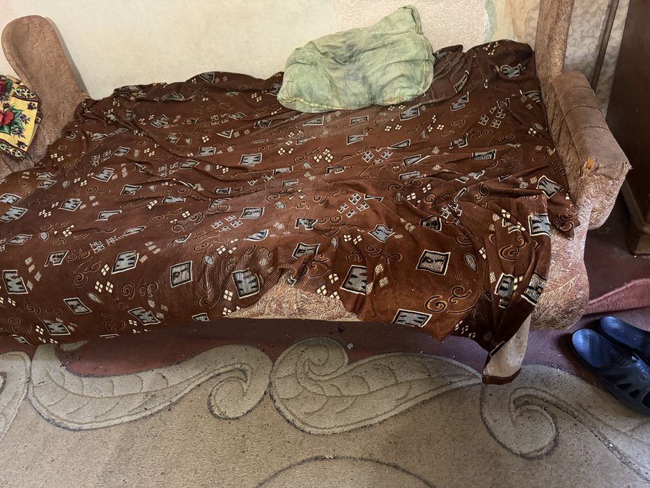 Мебель - диваны, комоды,