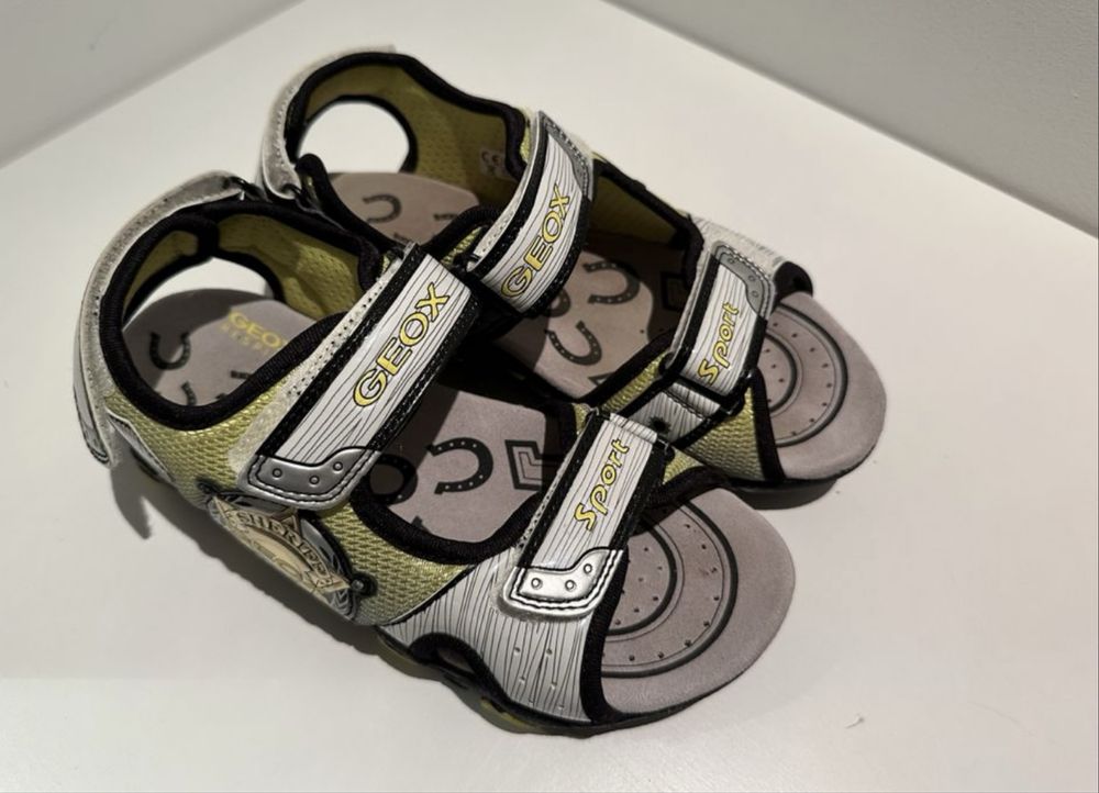 Sandalias menino GEOX tamanho 35  (novas)
