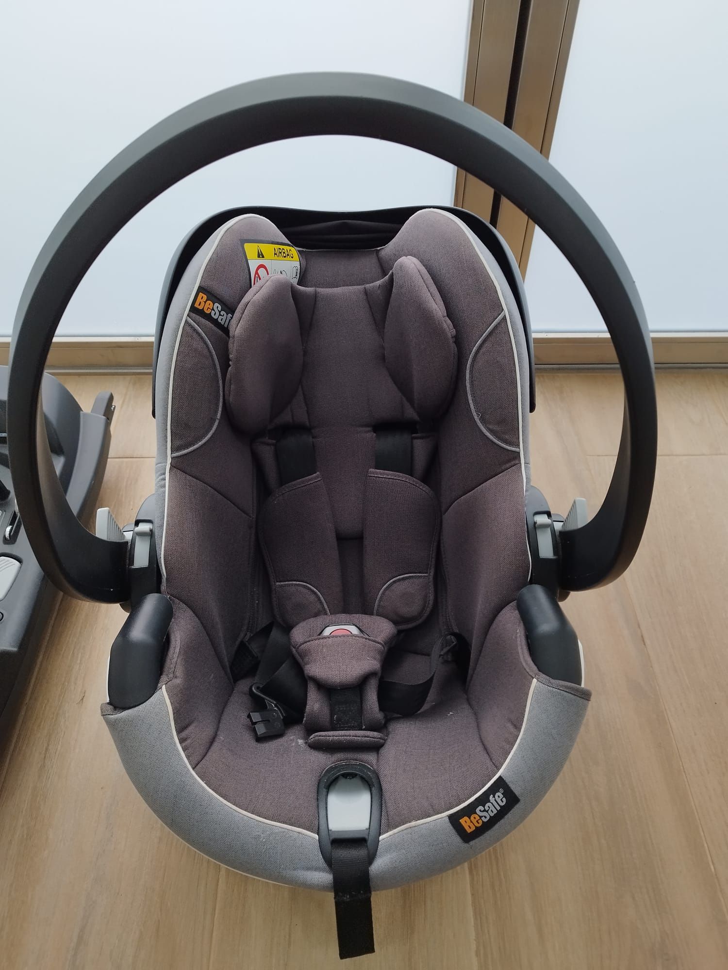 Conjunto ovinho de transporte de bébé Besafe IziGo Modular 1 + base IS