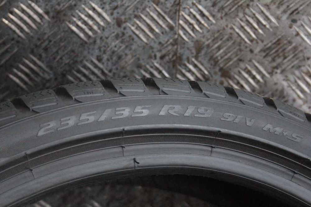 235/35/19 Pirelli Sottozero 3 235/35 R19 91V XL R01