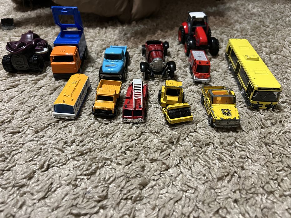 Машинки різні модельки