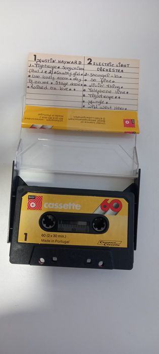 Cacetes com diversas músicas