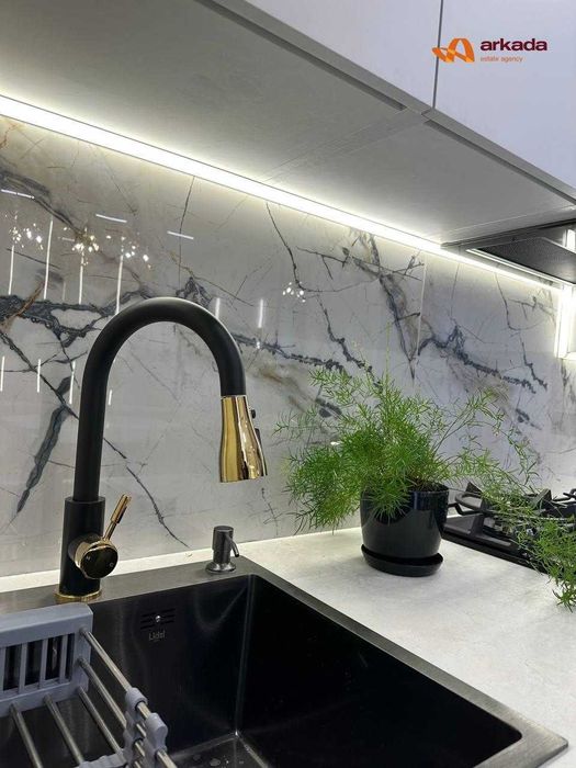 Продаю стильну 3 кімнатну квартиру в районі Озера з власною терасою!