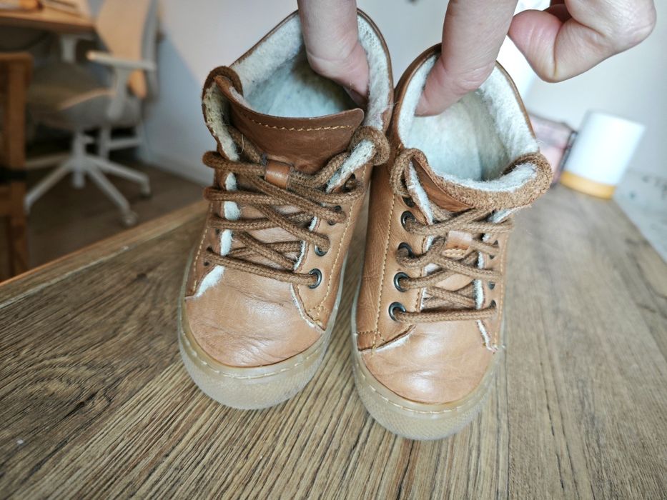 Półbuty trzewiki wyściełane wełną sznurowane