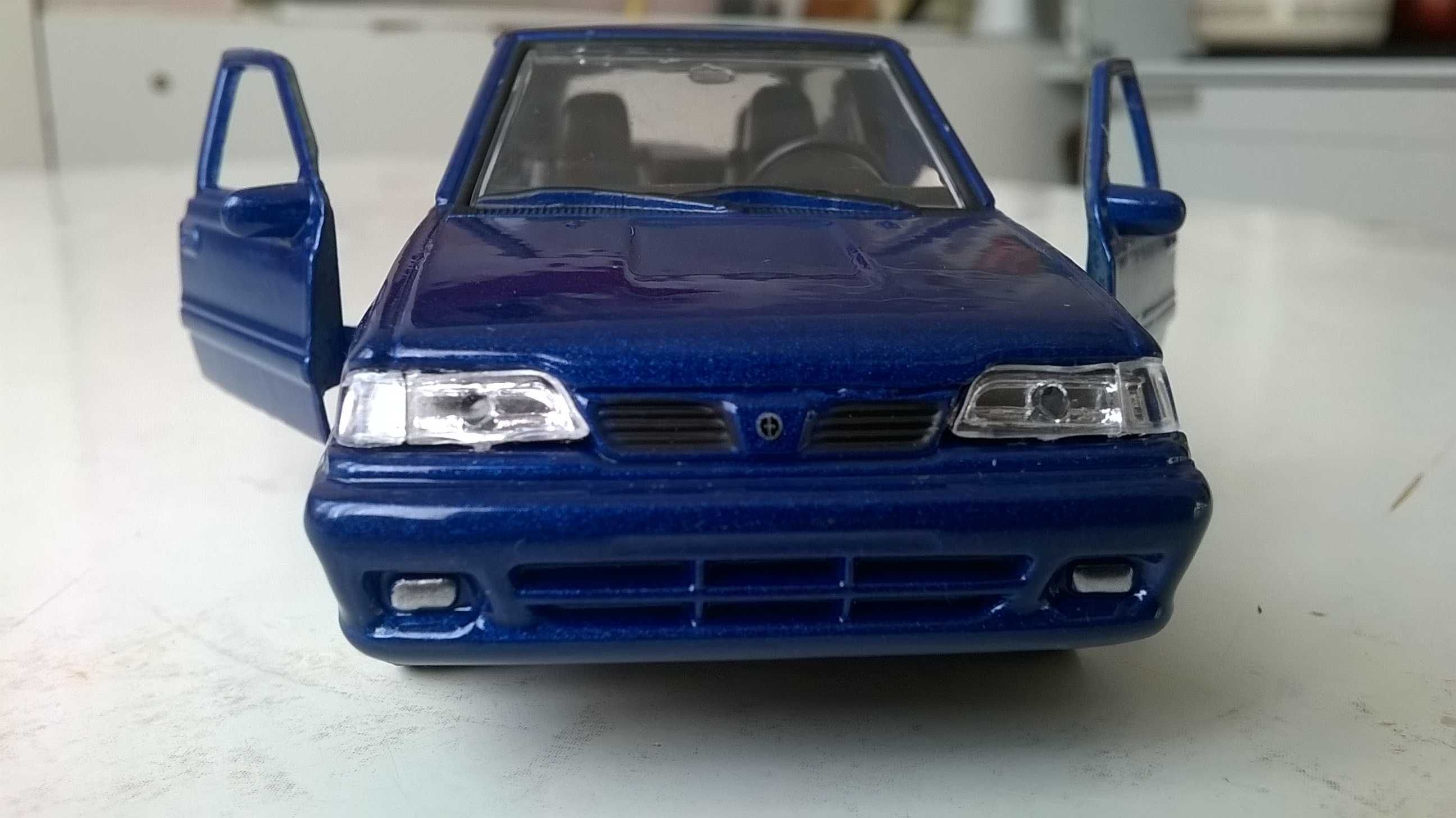 Polonez CARO PLUS model wersja sedan; skala 1:43; metalowo-plastikowy