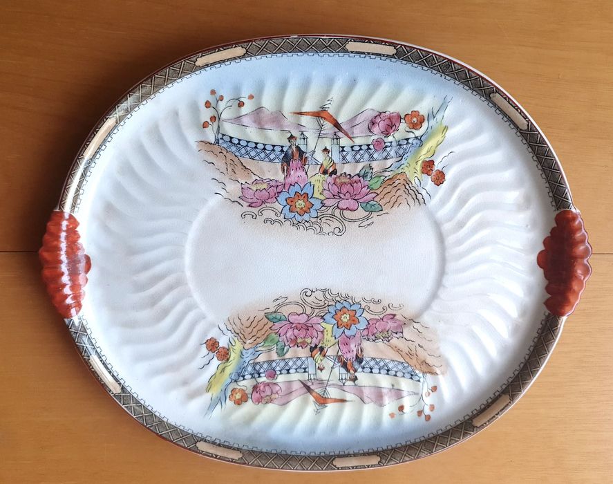 Prato de servir oval muito antigo