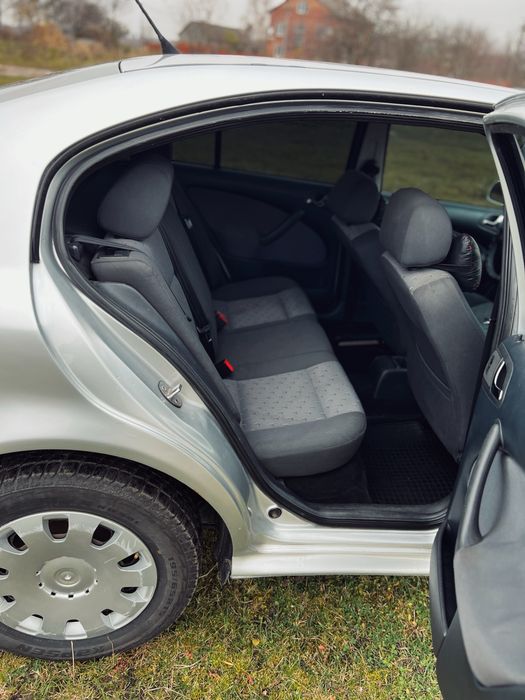 Шкода тур 1.6 MPI (Чешка)