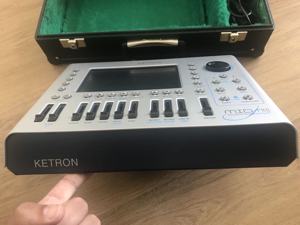 Ketron MidjPro + case original