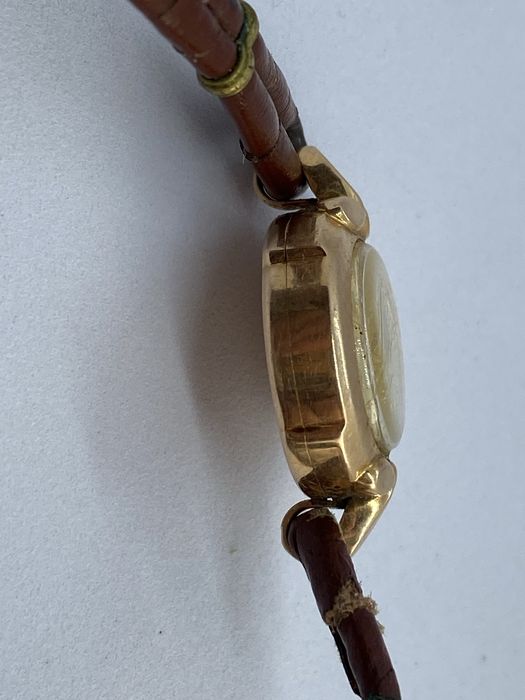 Золотий жіночий годинник Эра (СРСР) 17 каменів, проба 583, робочий