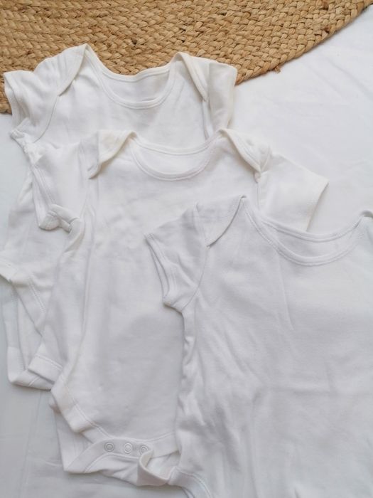 Pack de 5 Bodies Brancos e Beges de Bebé